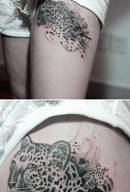 Ink-blowing leopard thigh tattoo picture