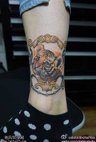 Modello tatuaggio tigre gamba