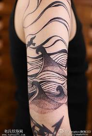 Patrón de tatuaje de barco abstracto de brazo