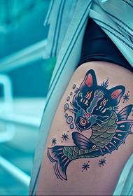Immagini del tatuaggio di moda pesce cometa coscia personalità