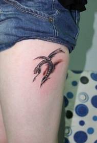 Personalitat de la moda de les cames, tatuatge de totem serp amb aspecte de serp