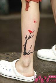 Immagine del tatuaggio dell'uccello del ramo del vitello della ragazza