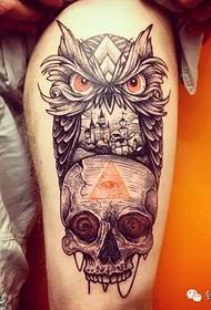 Modello tatuaggio tatuaggio gufo personalità gamba