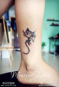 Leg personality cat tattoo pattern
