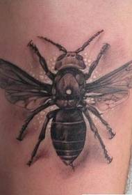 Foto alternativa di mudellu di tatuaggi di mosca