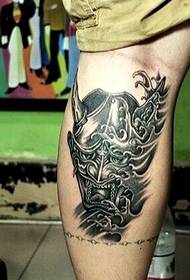 Wong lanang lan wanita duwe tato prajna ireng lan putih