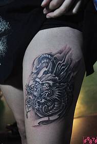 Pictiúir de chailín tattoo Dragon thigh