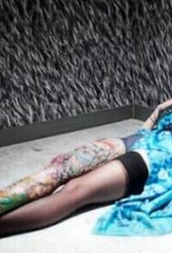 Fashion girl leg totem tattoo pattern picture