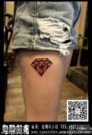 腿上的血腥鑽石紋身圖案