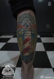 Снимка татуировка на фара на крака
