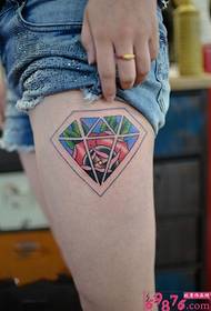 创意彩色钻石个性大腿纹身图片