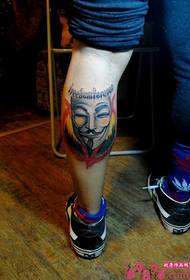„V-Vendetta“ kapsulės kojų tatuiruotė