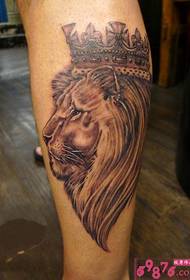 Tatua leono superreganta tatuan bildon