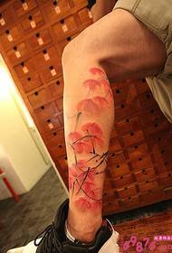 Kreatív tinta juharlevél virág borjú tetoválás kép