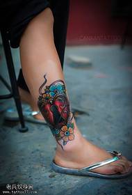Цвят на женски крака ключ ключ татуировка