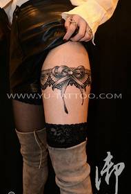 다리 레이스 활 문신 사진