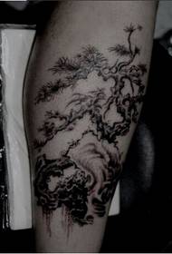 Gambe da ragazzo classiche belle e accoglienti immagini di tatuaggi di pini