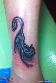 Patrón de tatuaxe de gatito pequeno e malvado