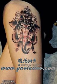Personalità delle gambe come il modello del tatuaggio di Dio