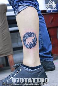 Patrón de tatuaje de elefante azul de pierna