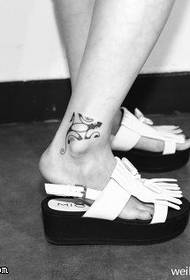 Qaabka madow ee shaydaanka gecko tattoo