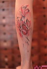 Kūrybingas abstraktus magnolijos gėlių blauzdų tatuiruotės paveikslėlis