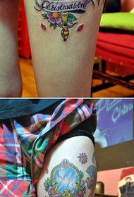 Immagini creative di tatuaggi a specchio e fiori in stile europeo e americano