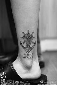 Ancora piccola alla caviglia con motivo a tatuaggio data