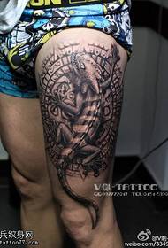 Pedra de imagem má gravada padrão de tatuagem