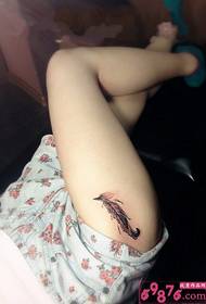 Gambar tato bulu seksi putih kembang putih