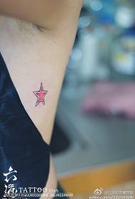 Simples e claro pequeno sólido vermelho pequena estrela padrão de tatuagem