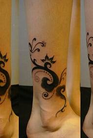 Прекрасна шема на тетоважи за нозе на девојчиња