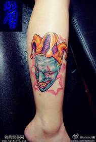 fotografia e personalizuar e tatuazhit të kllounit me ngjyrën e këmbës