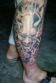 Tatoo la mtindo wa prajna kwenye ndama