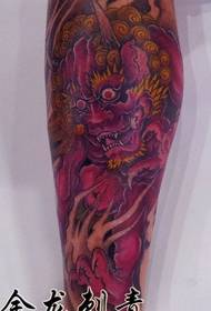 Picior roșu roșu maro model tatuaj dominator