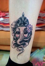 Foto di tatuaggio carino piccolo vitello carino