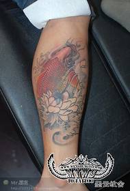 unha tatuaxe de calamar na becerra