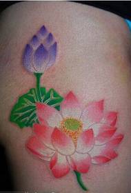 Шарена слика за тетоважа со листови од лисја од лотос
