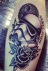 Tatuaggi con gambe molto personali