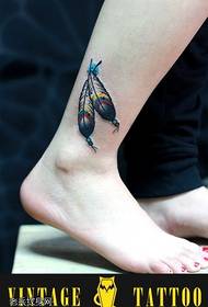 Leg personality, colorful feather tattoo pattern