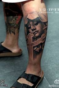 Свещен сериозен модел на кръстосана татуировка