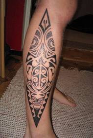 Elegante semplice totem tatuaggio sul polpaccio