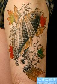 U mudellu di tatuaggi di squid in a coscia