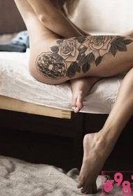 Tatuaggio rosa gambe sexy bellezza