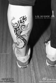 Abstract dominant gekko tattoo patroon