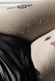 Meisjesbenen frisse kleine totem pictogram tattoo foto's