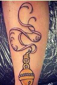 Modello di tatuaggio campana gamba femminile di personalità per godersi l'immagine
