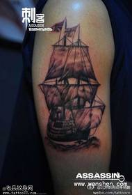 Patrón de tatuaxe de barco de vela