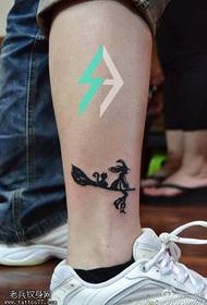 Immagini del tatuaggio della strega della gamba