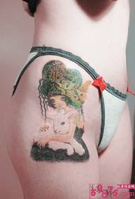 水母女孩與兔子大腿紋身圖片